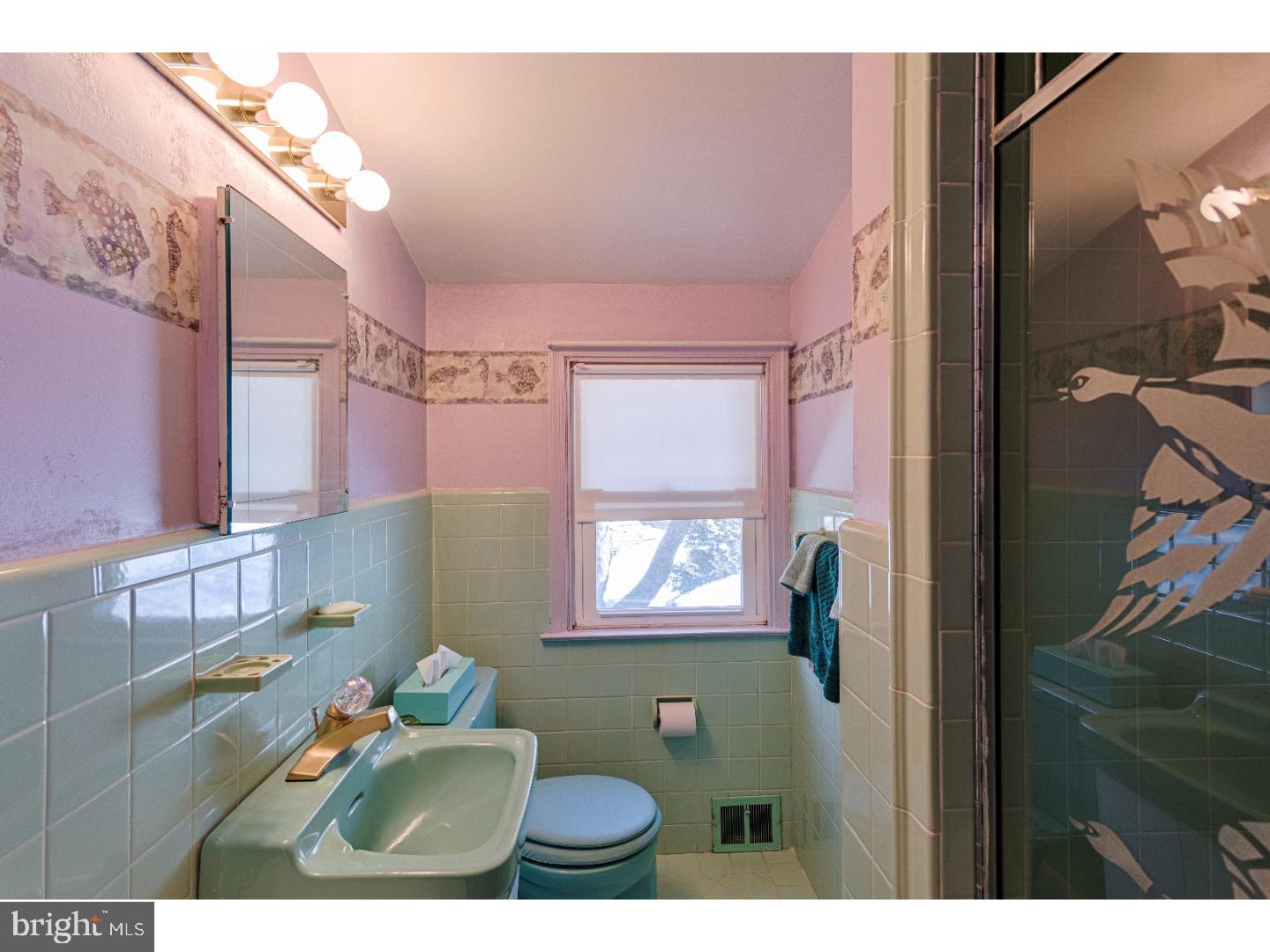 2752 South Kent Road Broomall, PA 19008 - Photo 23 of 25 Bathroom
