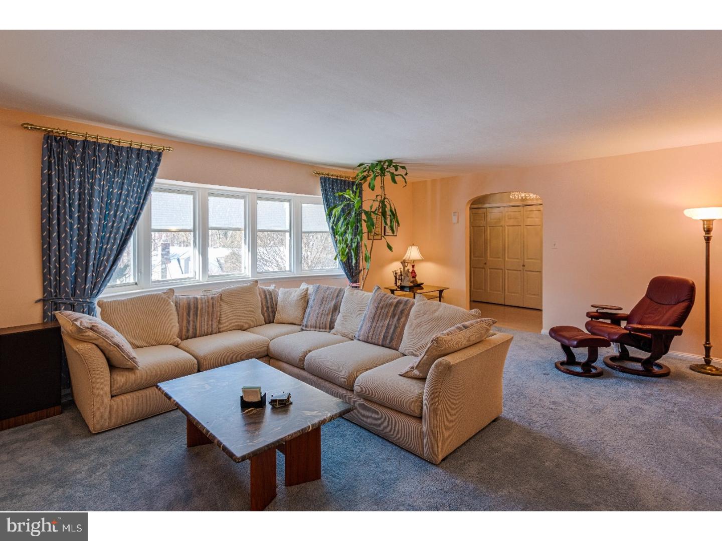 2752 South Kent Road Broomall, PA 19008 - Photo 6 of 25 Gallery Image 6