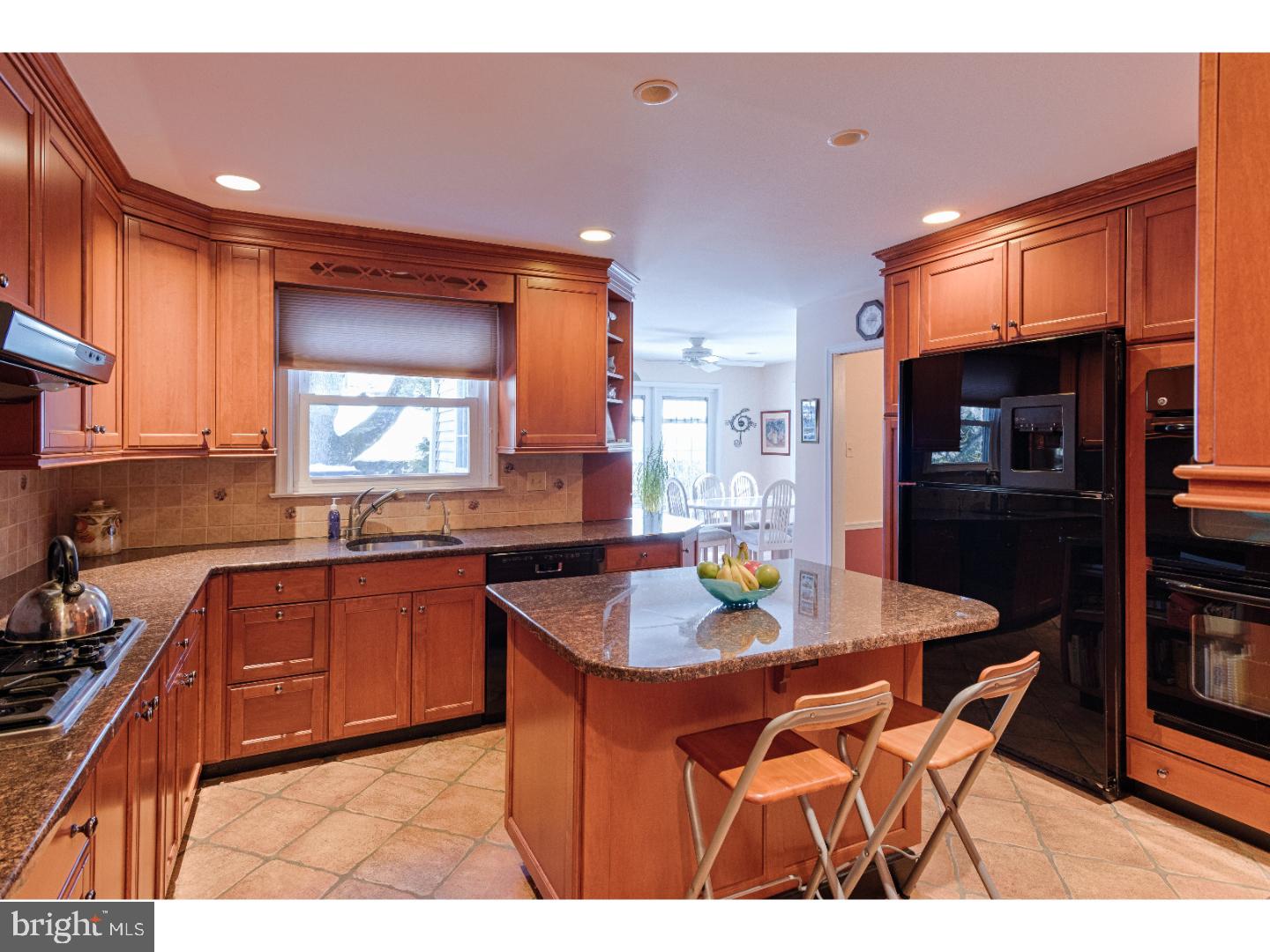 2752 South Kent Road Broomall, PA 19008 - Photo 8 of 25 Kitchen