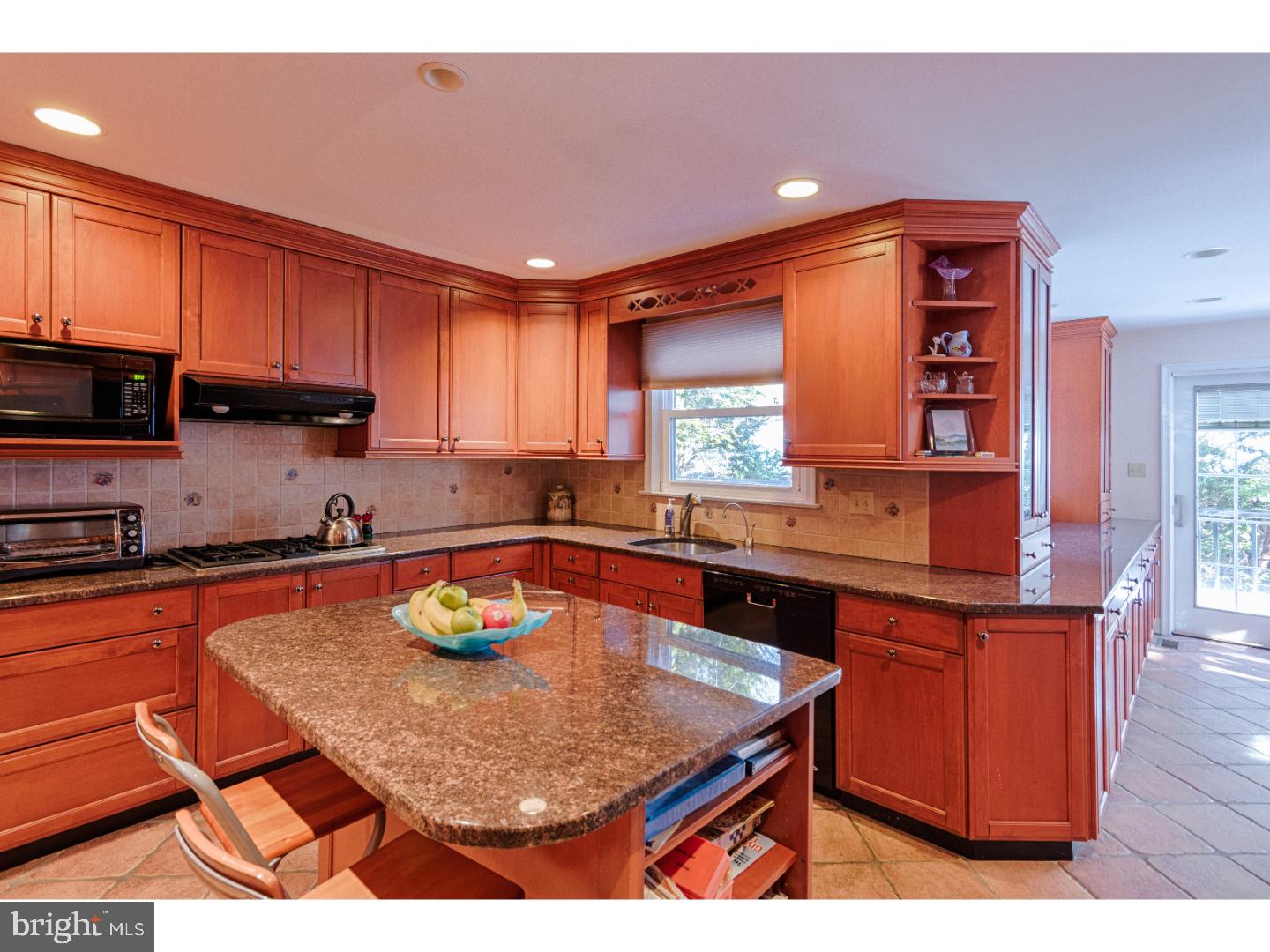 2752 South Kent Road Broomall, PA 19008 - Photo 9 of 25 Kitchen