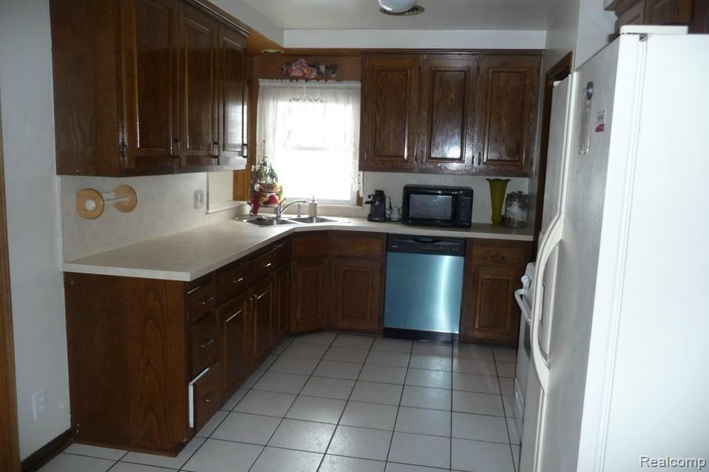 26751 Ford Road Dearborn Heights, MI 48127 - Photo 21 of 45 Kitchen 3.jpg