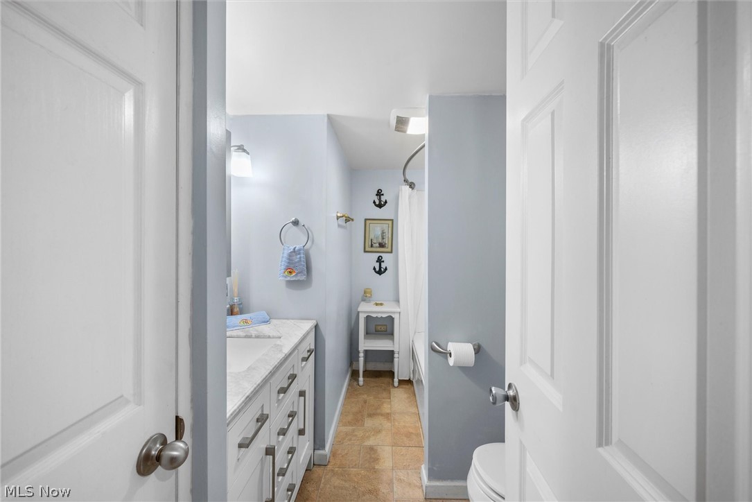 1623 Northeast Catawba Road, Unit 160 Port Clinton, OH 43452 - Photo 16 of 28 Full bathroom featuring vanity, toilet and tub/shower combo