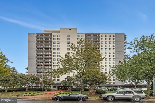 $340,000 | 801 North Pitt Street, Unit 1006, Alexandria, VA 22314