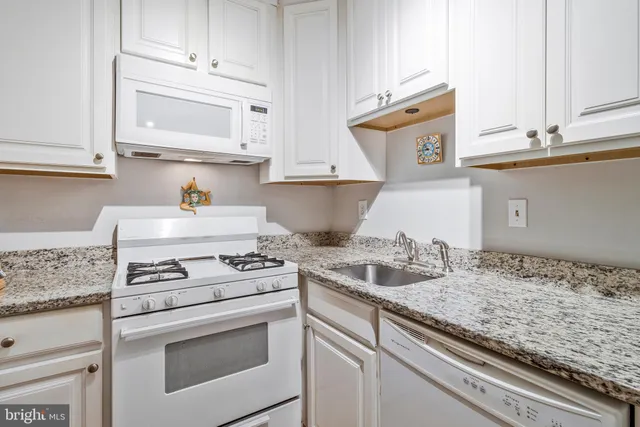 $340,000 | 801 North Pitt Street, Unit 1006, Alexandria, VA 22314