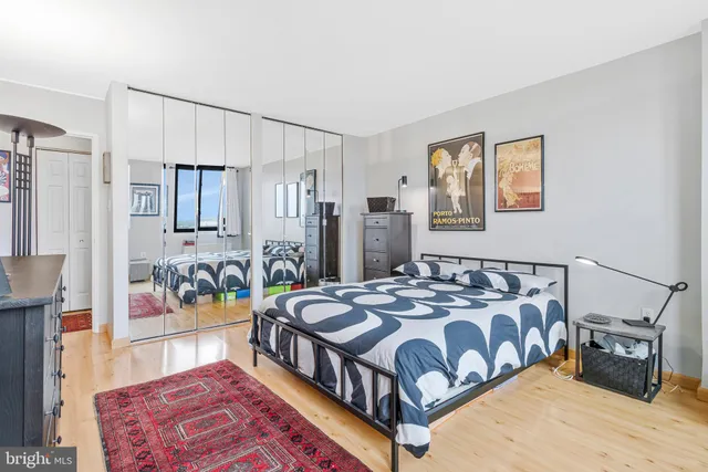 $340,000 | 801 North Pitt Street, Unit 1006, Alexandria, VA 22314