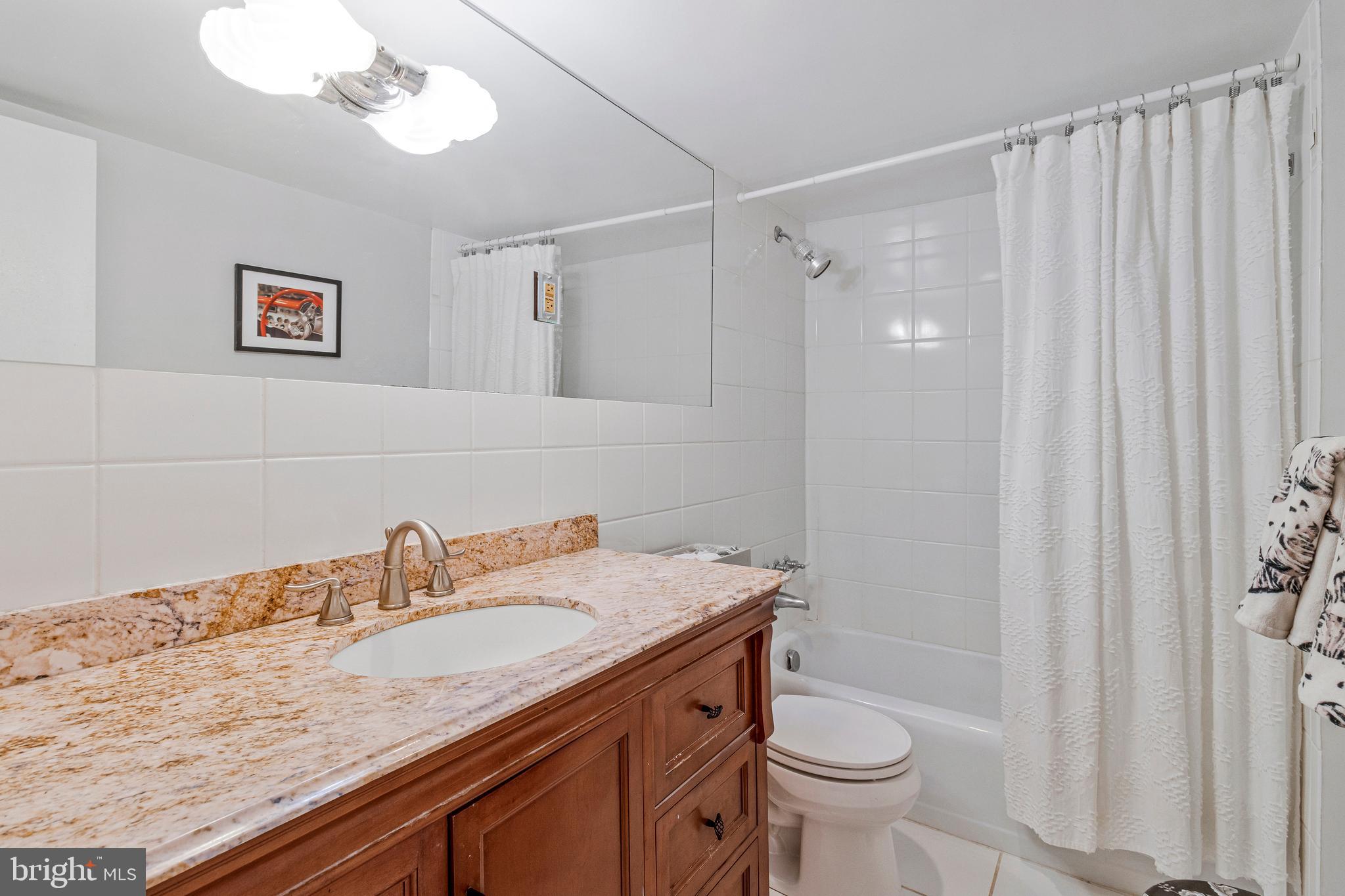 801 North Pitt Street, Unit 1006 Alexandria, VA 22314 - Photo 18 of 30 Full bath