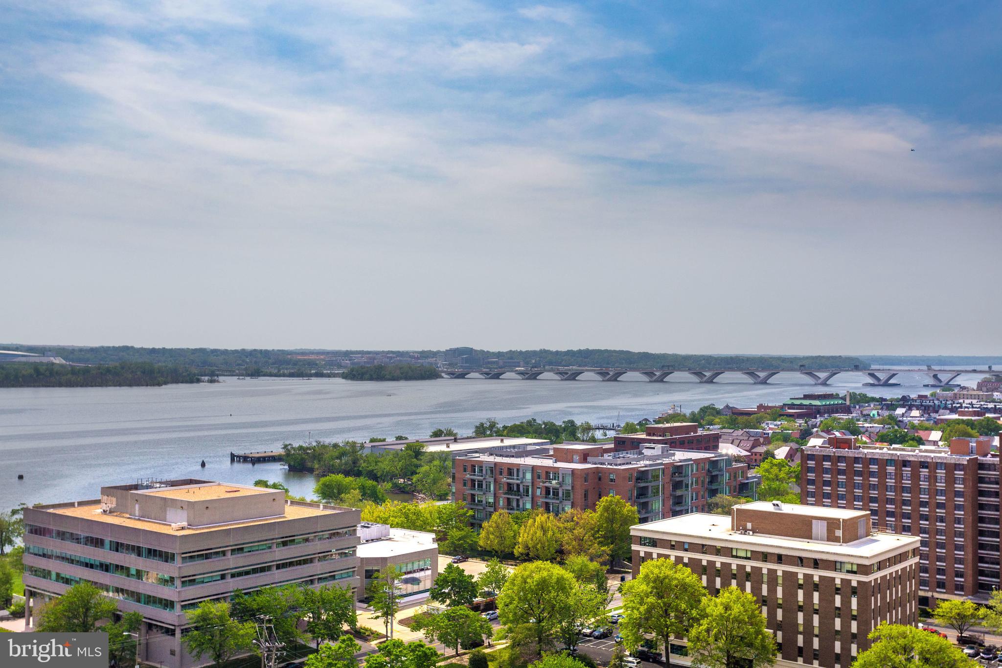 801 North Pitt Street, Unit 1006 Alexandria, VA 22314 - Photo 25 of 30 View from community rooftop terrace