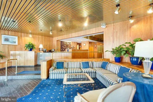 $340,000 | 801 North Pitt Street, Unit 1006, Alexandria, VA 22314