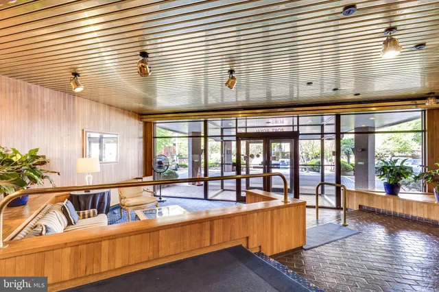 $340,000 | 801 North Pitt Street, Unit 1006, Alexandria, VA 22314