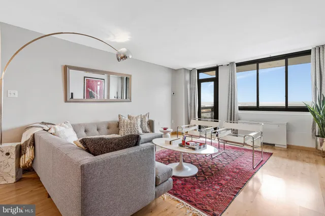 $340,000 | 801 North Pitt Street, Unit 1006, Alexandria, VA 22314