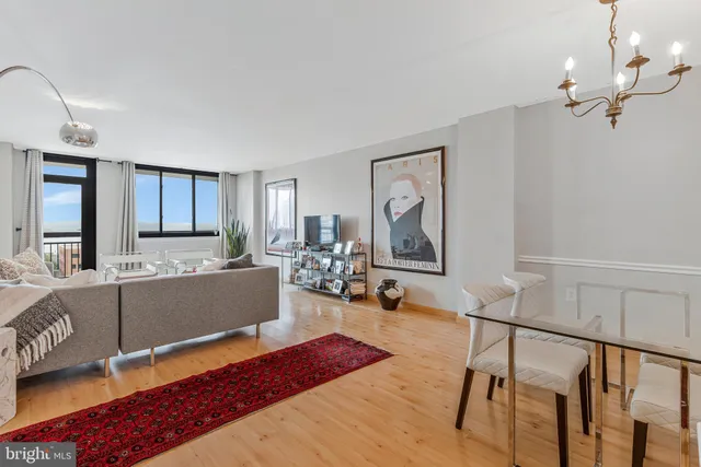 $340,000 | 801 North Pitt Street, Unit 1006, Alexandria, VA 22314