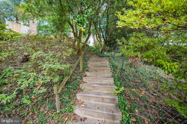 a view of a pathway of a building