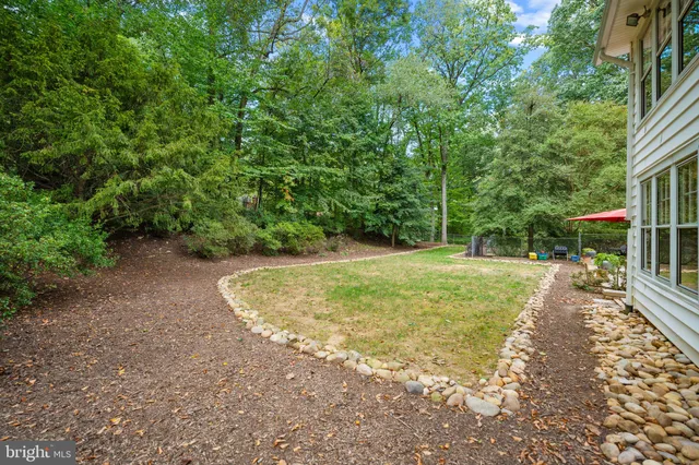 a view of a backyard with pathway