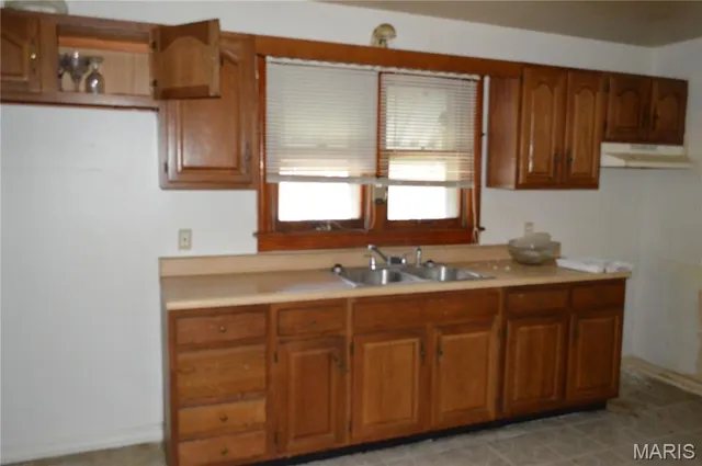 $62,500 | 3064 Alby Street, Alton, IL 62002