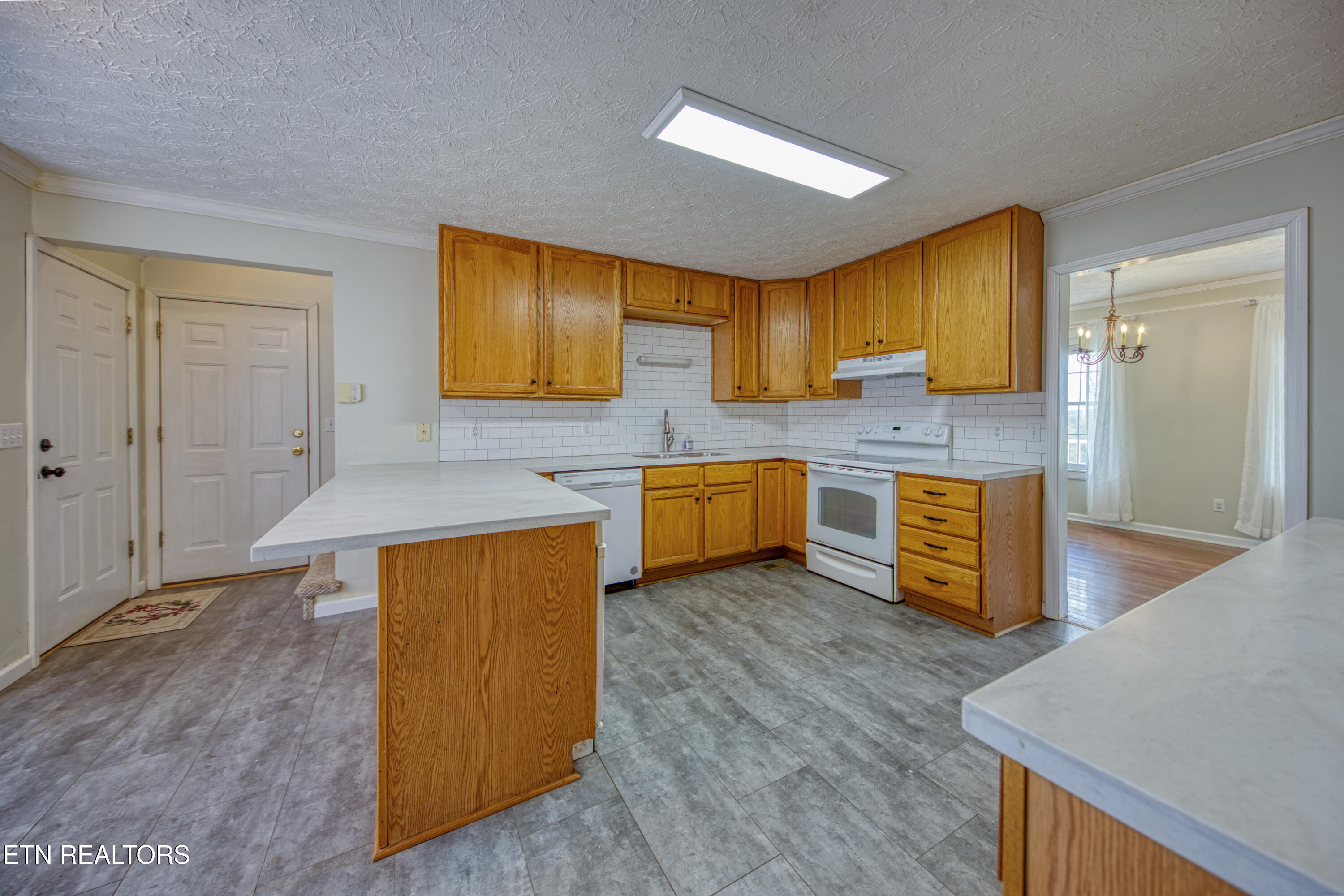 910 Ridge Circle Road Andersonville, TN 37705 - Photo 7 of 39 0H3A6292_32