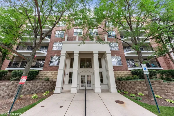$309,900 | 3135 Town Square Drive, Unit 407, Rolling Meadows, IL 60008