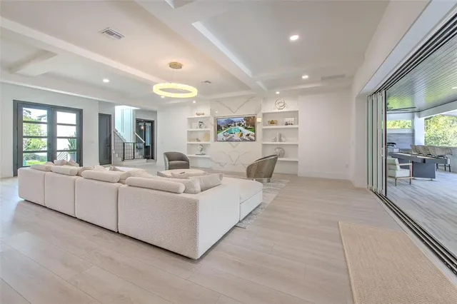 $3,750,000 | 4815 West Sunset Boulevard, Tampa, FL 33629