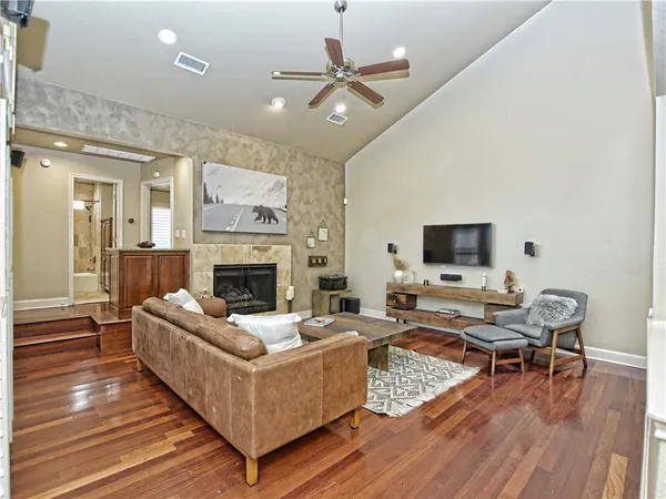 $3,595 | 8123 Forest Mesa Drive, Austin, TX 78759
