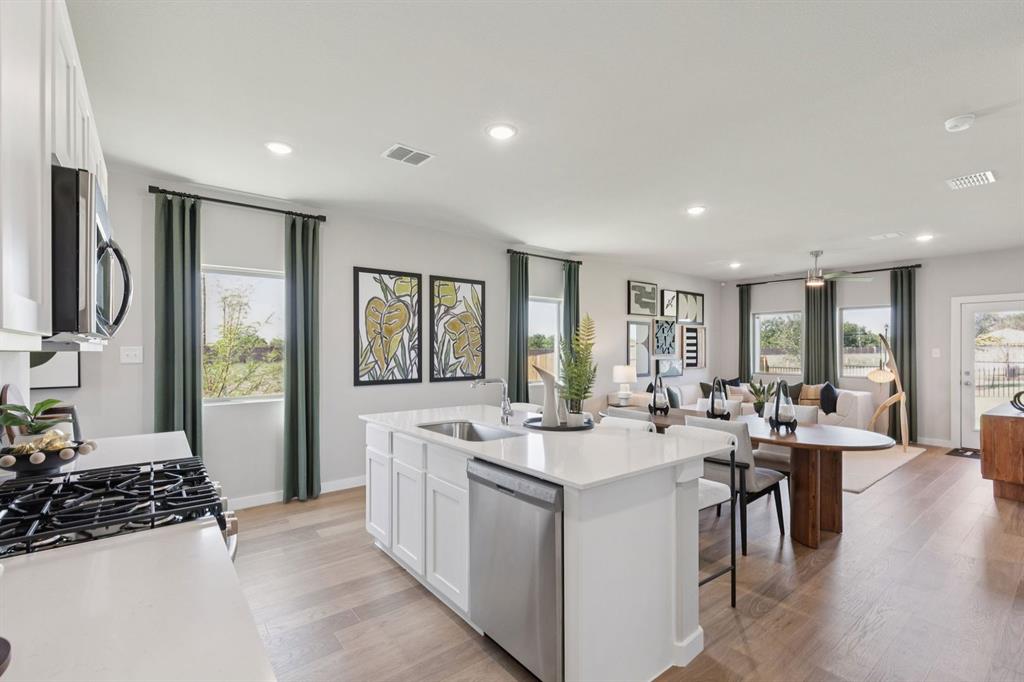 1855 Balfour Bend Forney, TX 75126 - Photo 7 of 28 Kitchen in the Magnolia home plan by Trophy Signature Homes – REPRESENTATIVE PHOTO