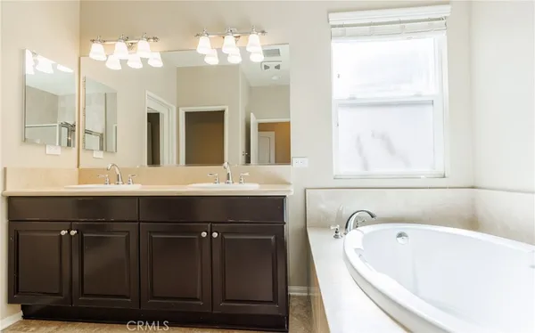 $960,000 | 19122 Graham Lane, Saugus, CA 91350