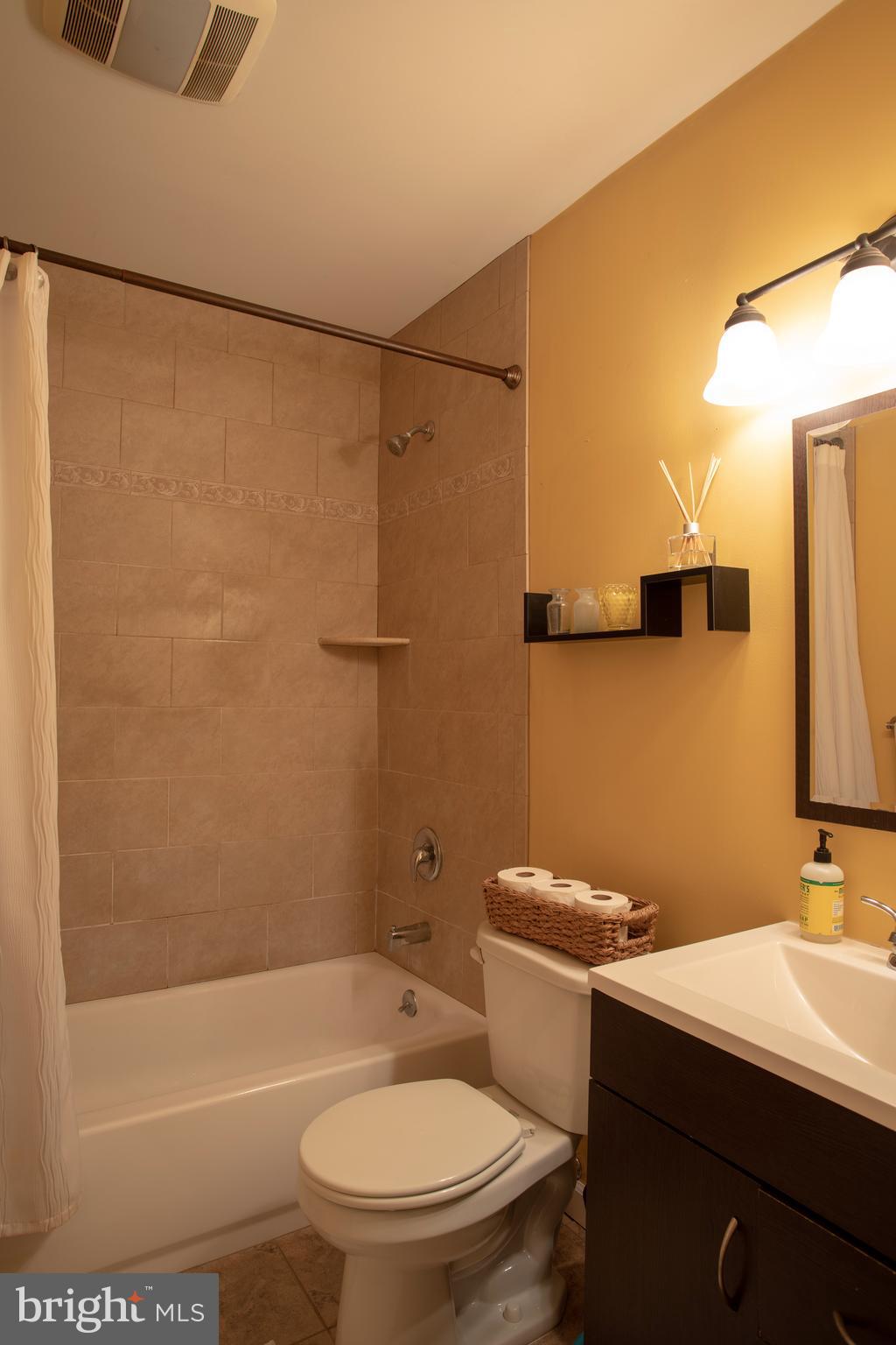 118 Roberts Road Brookhaven, PA 19015 - Photo 7 of 19 Gallery Image 7