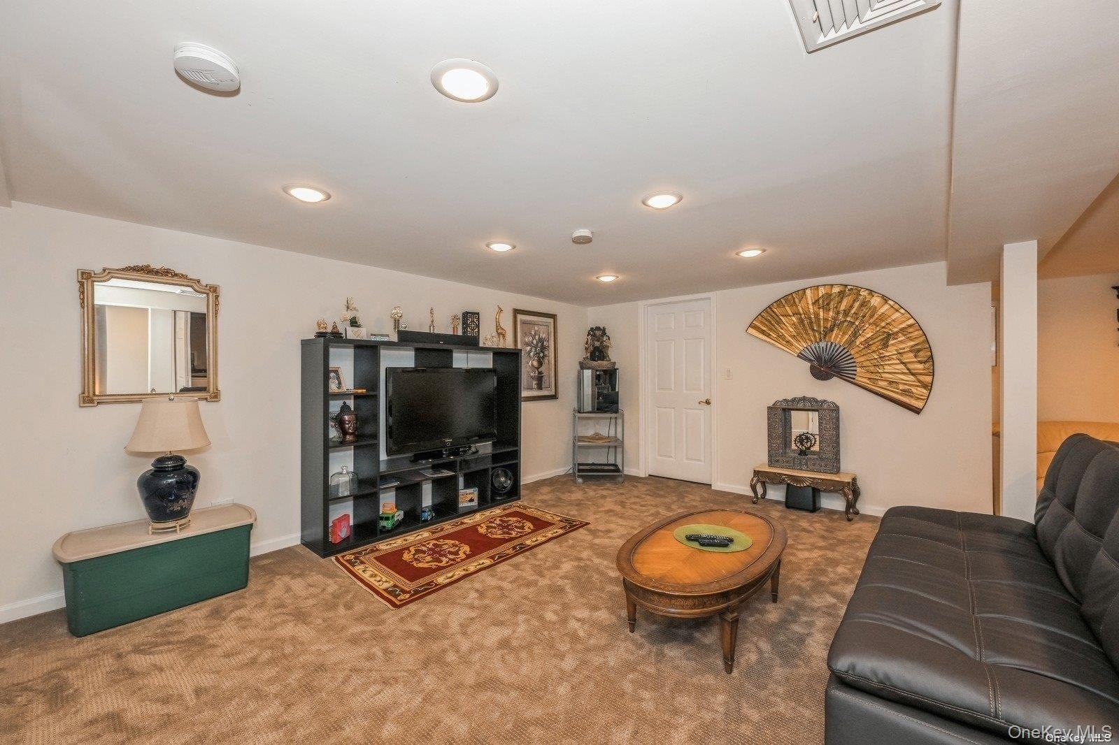 41 Eaton Road Syosset, NY 11791 - Photo 12 of 29