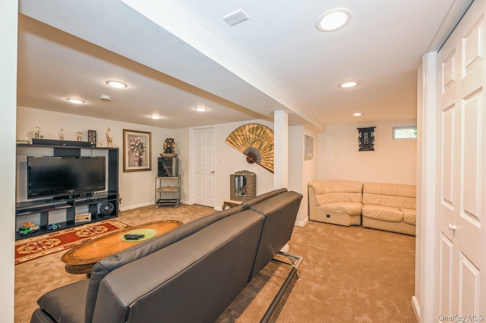 41 Eaton Road Syosset, NY 11791 - Photo 14 of 29