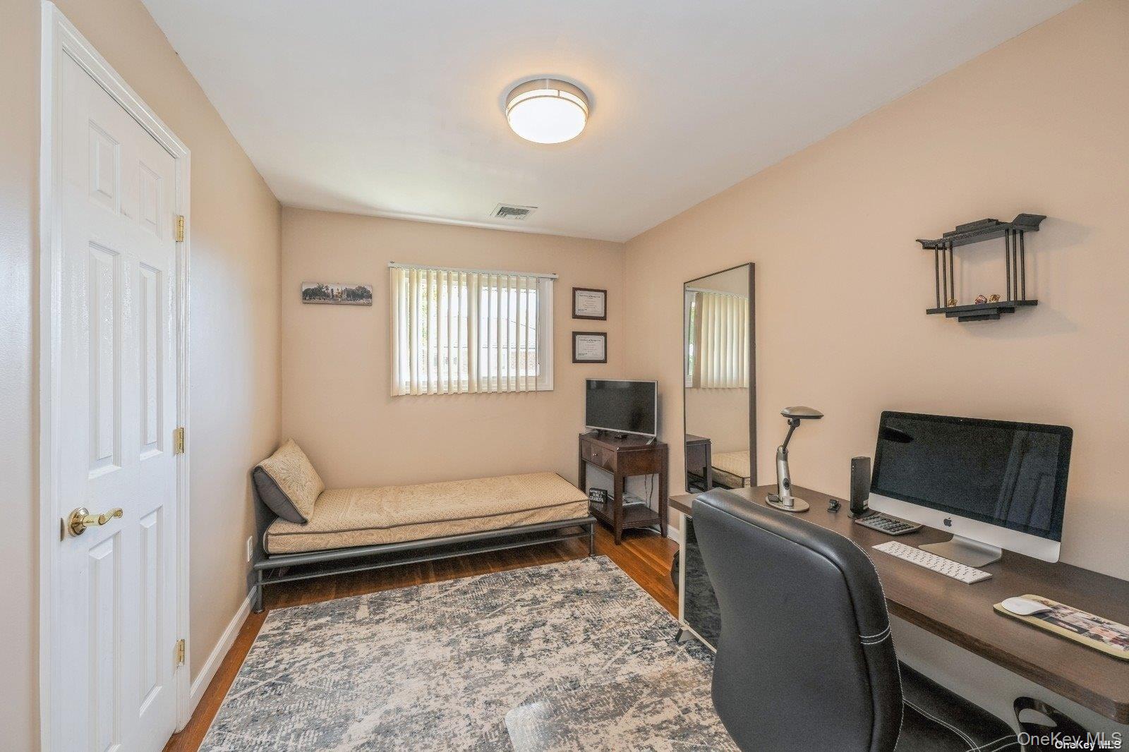 41 Eaton Road Syosset, NY 11791 - Photo 17 of 29