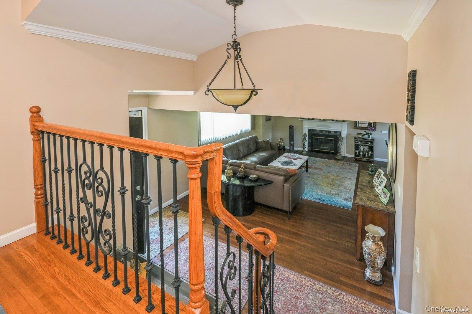 41 Eaton Road Syosset, NY 11791 - Photo 18 of 29