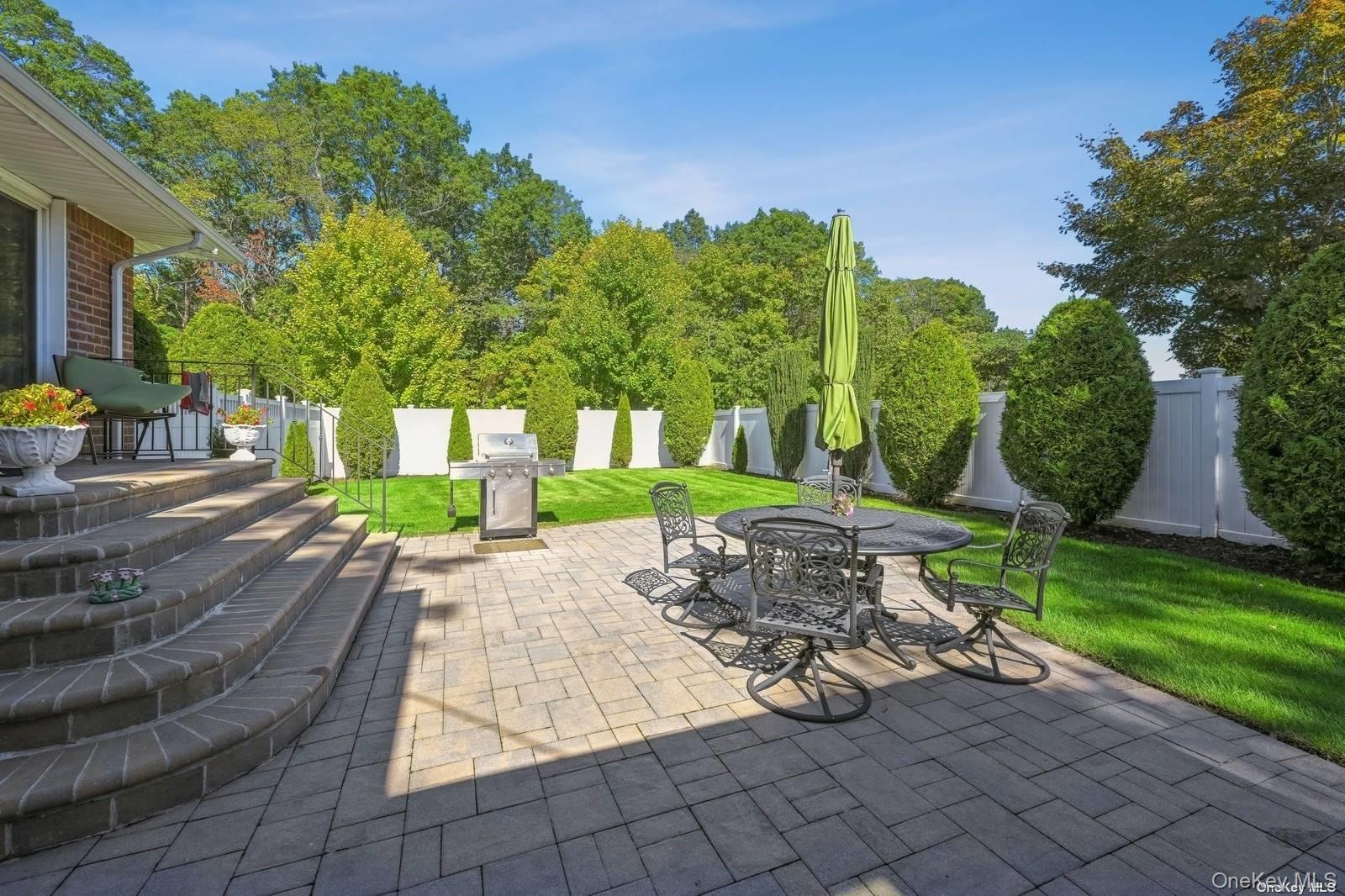 41 Eaton Road Syosset, NY 11791 - Photo 27 of 29