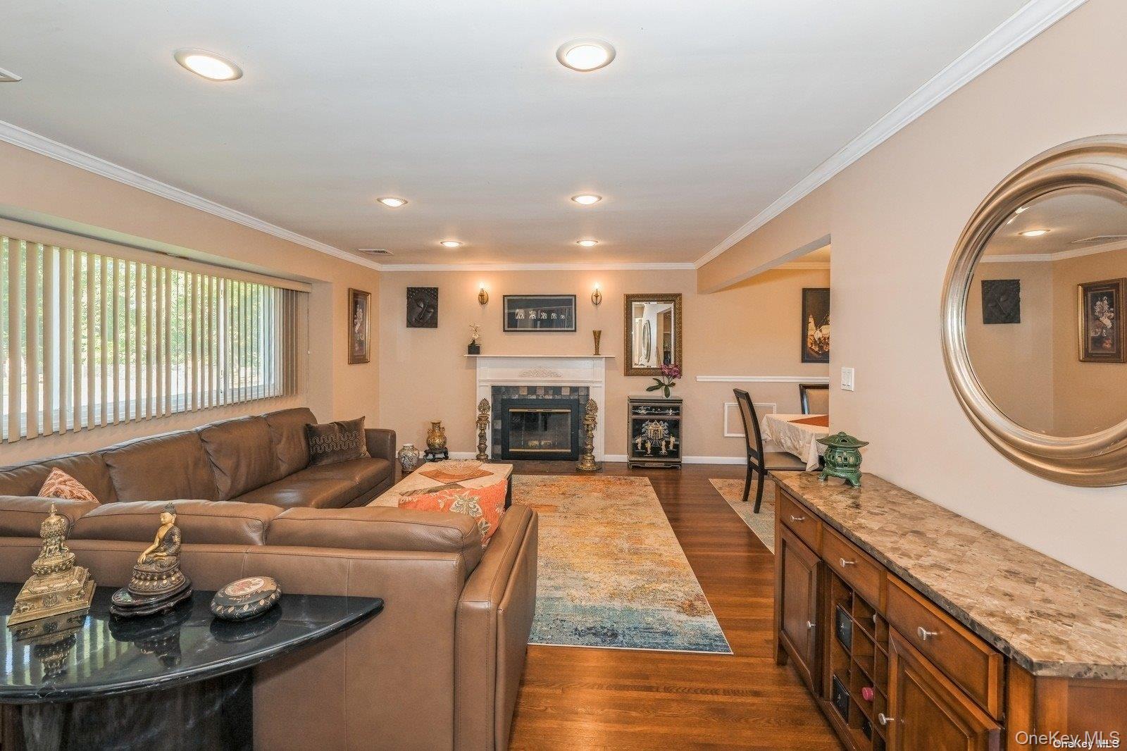 41 Eaton Road Syosset, NY 11791 - Photo 4 of 29