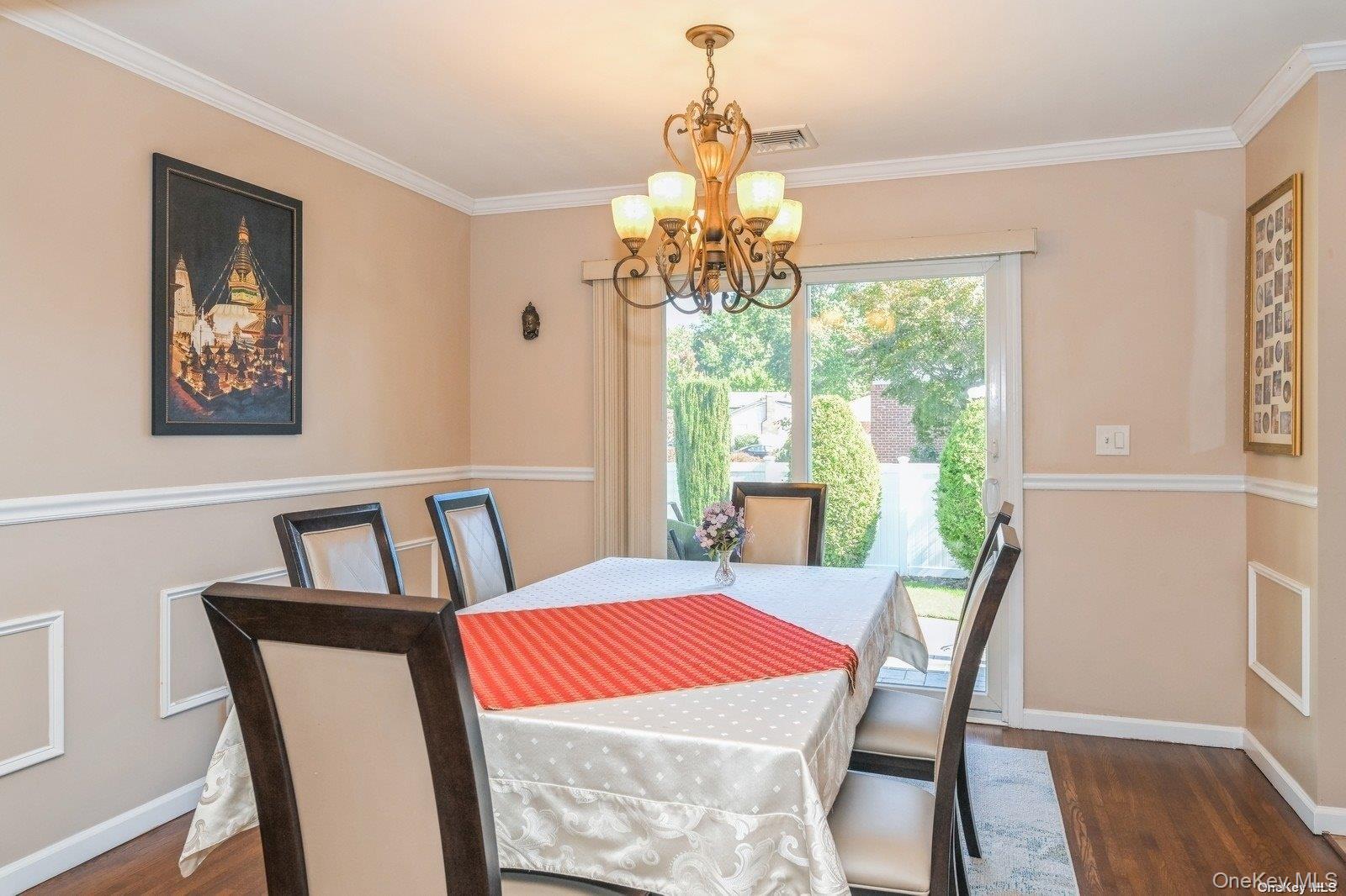 41 Eaton Road Syosset, NY 11791 - Photo 5 of 29