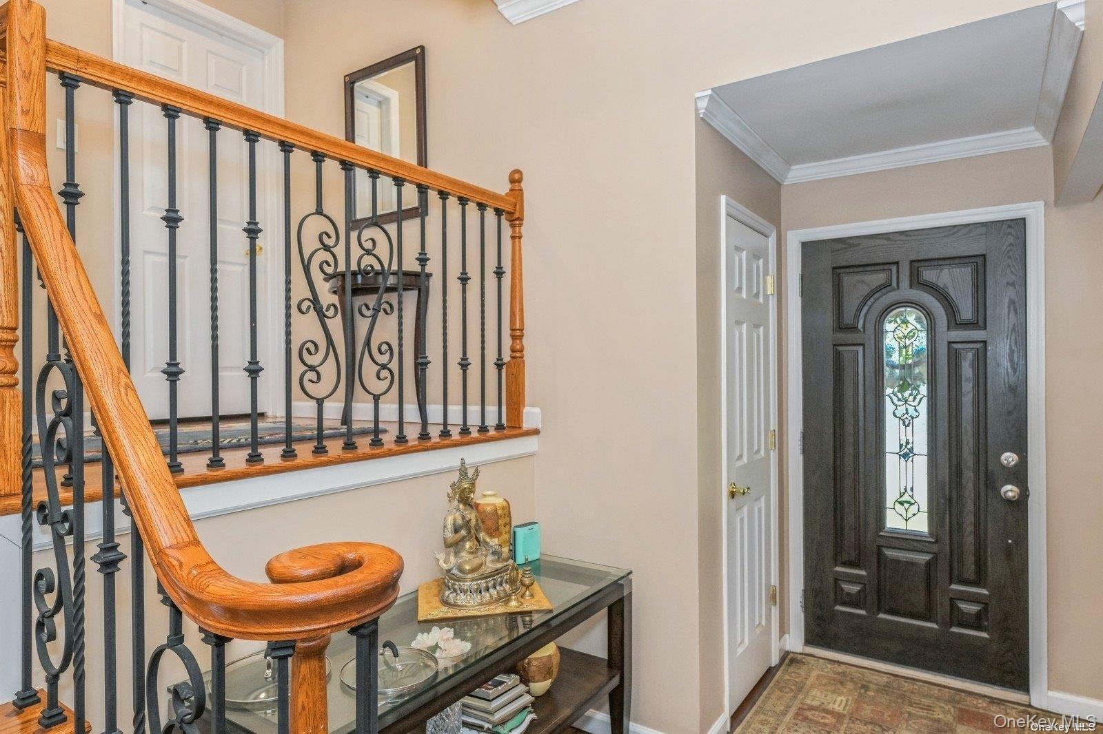 41 Eaton Road Syosset, NY 11791 - Photo 9 of 29