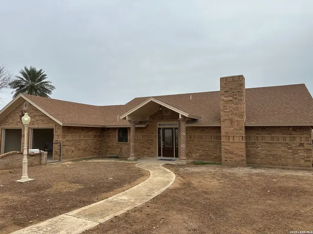 $275,000 | 703 North 9th Street, Carrizo Springs, TX 78834