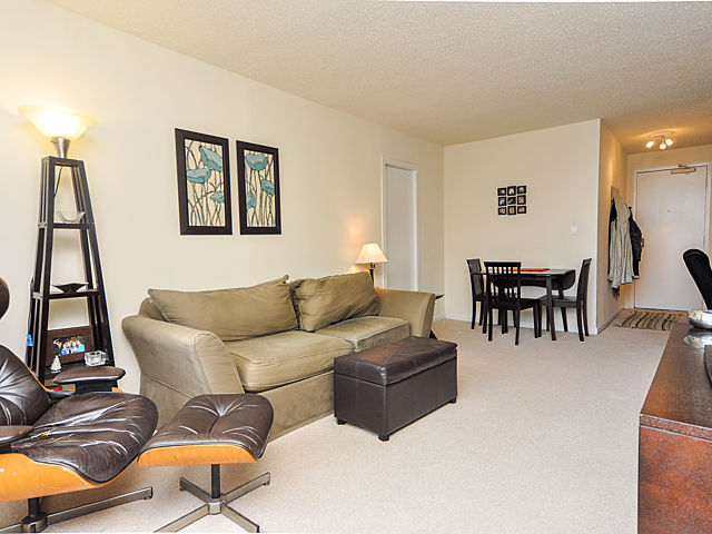 3033 North Sheridan Road, Unit 708 Chicago, IL 60657 - Photo 4 of 8 a living room with furniture a dining table and a piano