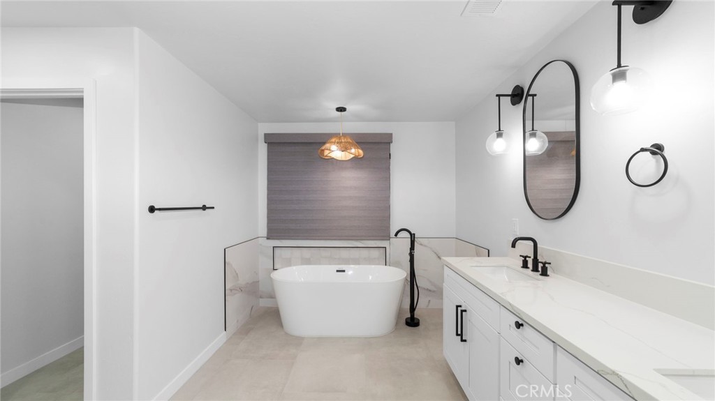 1726 Kings Road Vista, CA 92084 - Photo 45 of 66 Luxury soaking tub