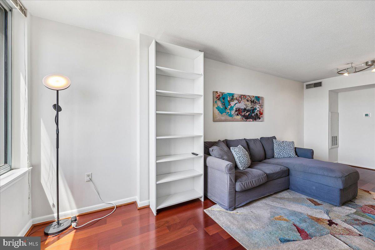 851 North Glebe Road, Unit 1003 Arlington, VA 22203 - Photo 6 of 73