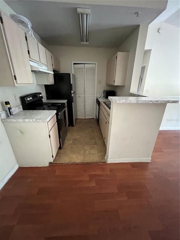 4312 South Kirkman Road, Unit 1404 Orlando, FL 32811 - Photo 4 of 5 a kitchen with cabinets and a stove top oven
