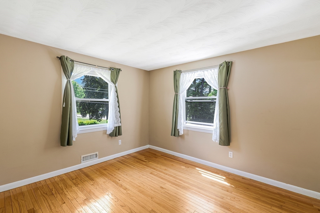 14 Raymond Road Chelmsford, MA 01824 - Photo 14 of 35