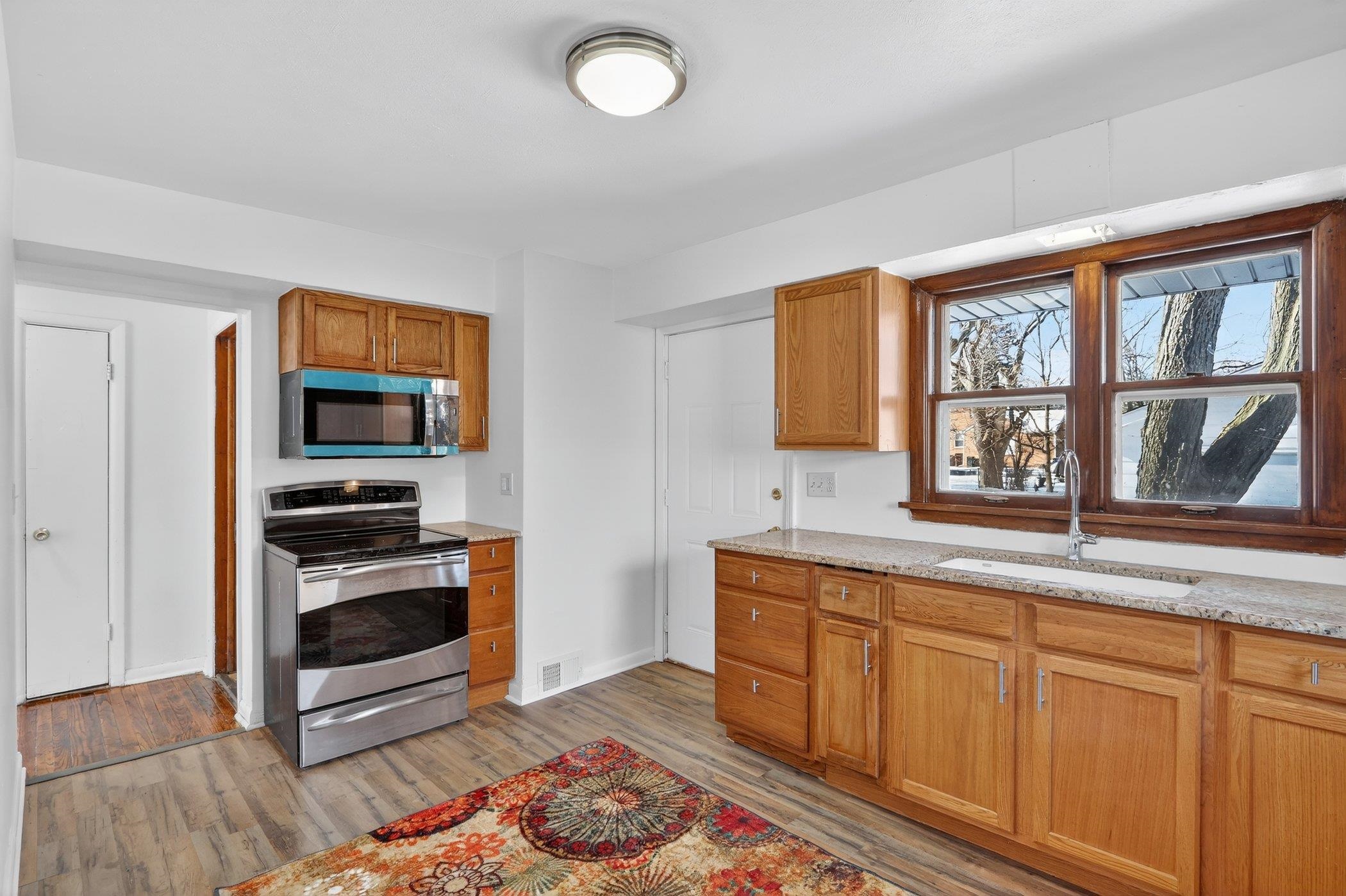 406 Bayliss Avenue Rockford, IL 61101 - Photo 8 of 29