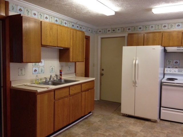 19845 Gennett Road Charlevoix, MI 49720 - Photo 6 of 20 1808024-5.JPG