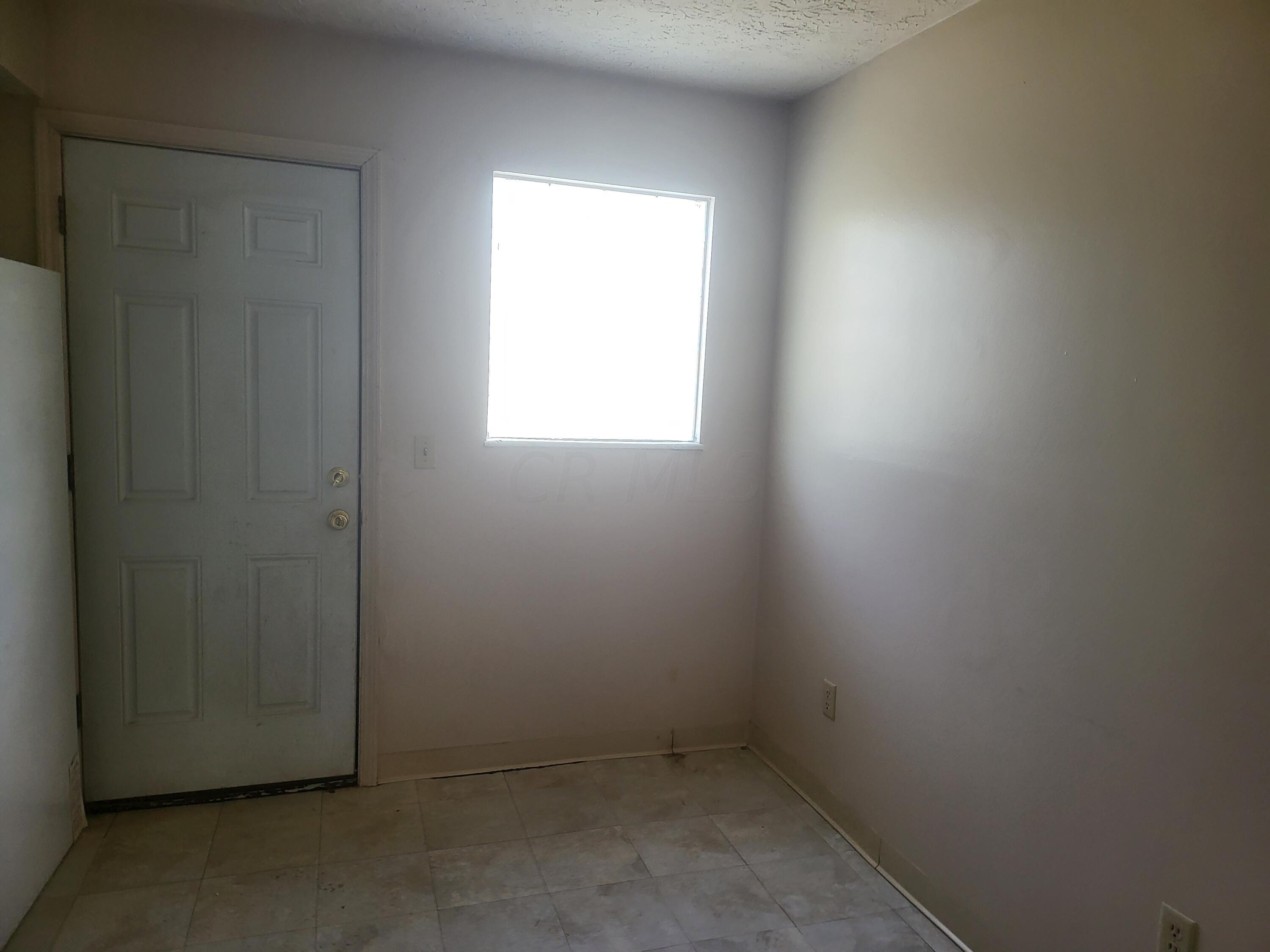 6852-6858 Garden Terrace Road Columbus, OH 43229 - Photo 7 of 27 20221125_120615