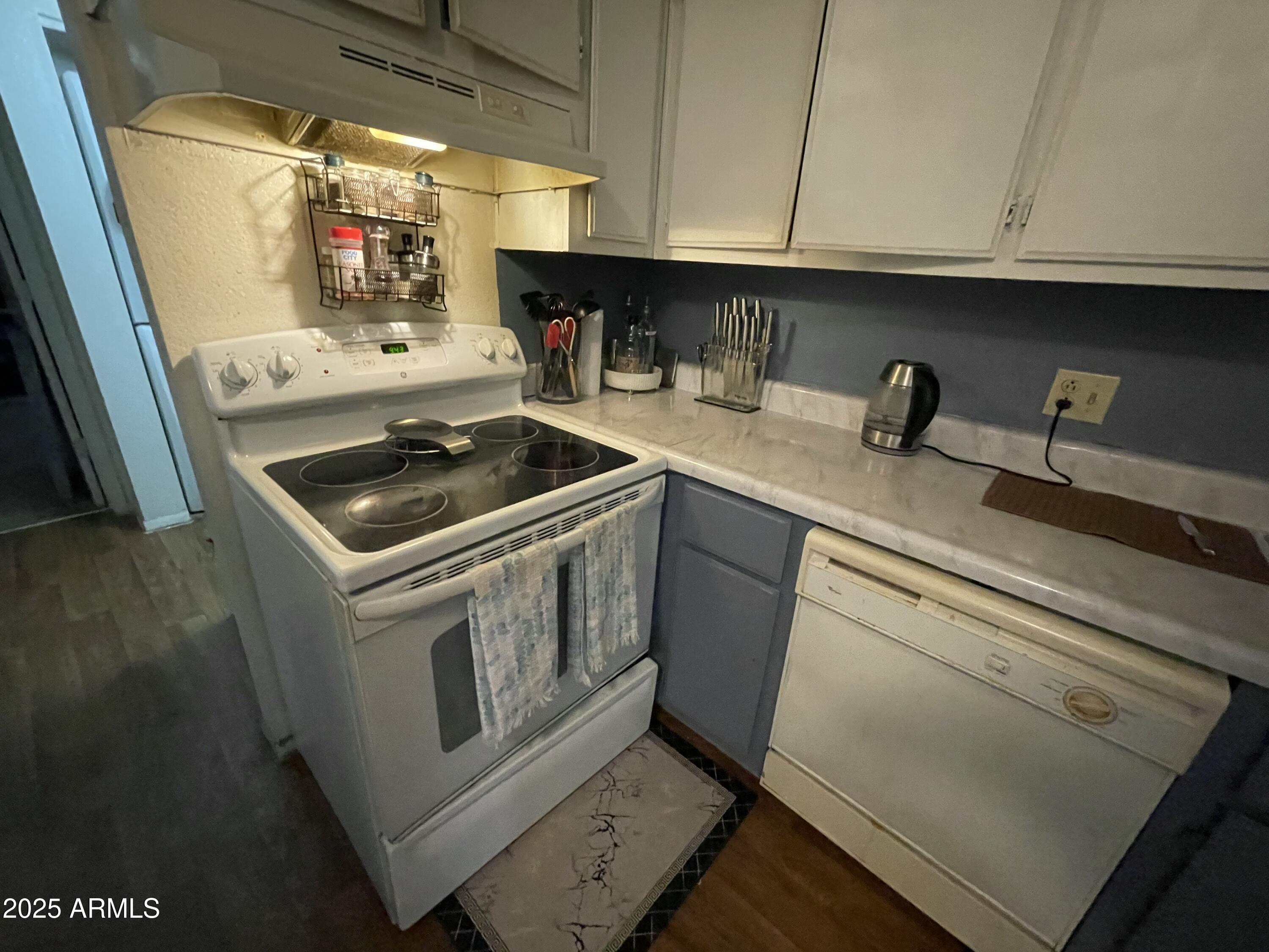 2813 East Monte Cristo Avenue Phoenix, AZ 85032 - Photo 18 of 26 a kitchen with stainless steel appliances granite countertop a sink stove and cabinets