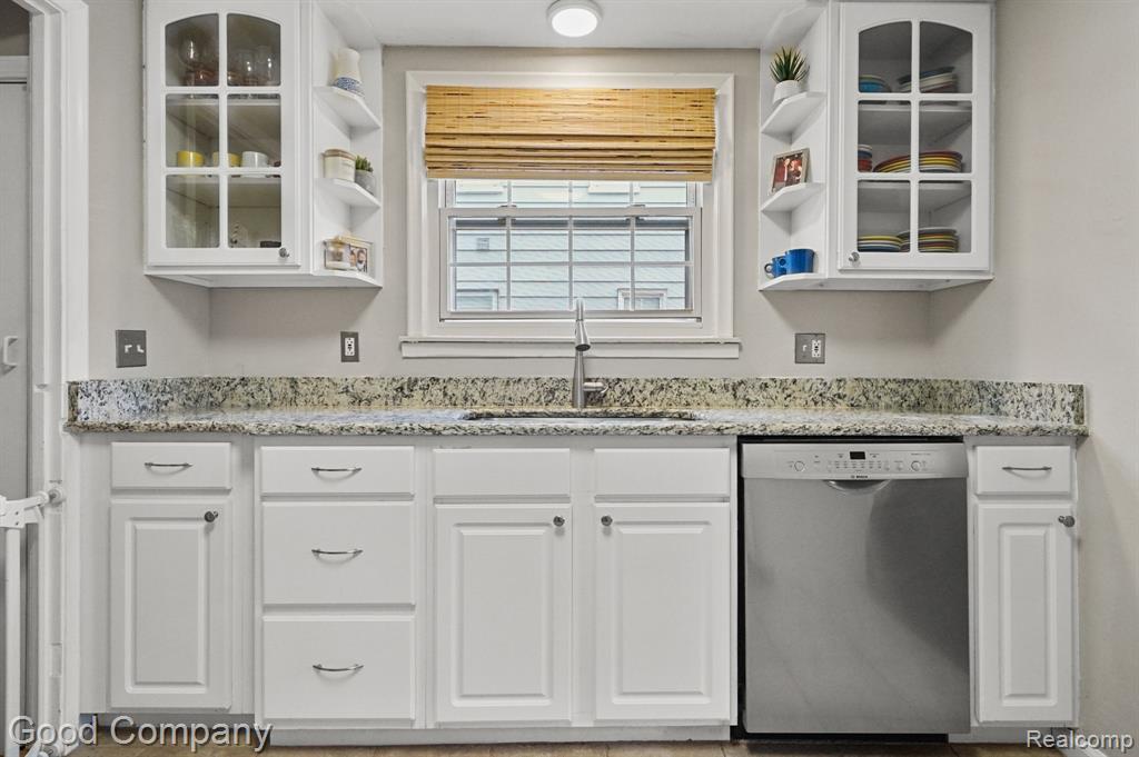 1060 Columbia Road Berkley, MI 48072 - Photo 8 of 28