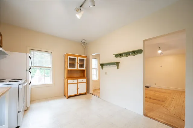 $975,000 | 10 Hendricks Street, South Kingstown, RI 02879