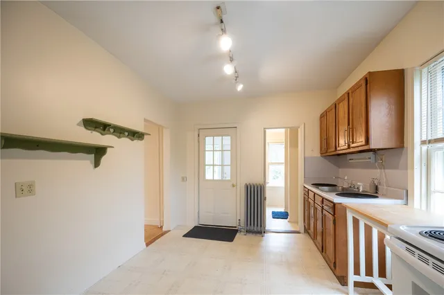 $975,000 | 10 Hendricks Street, South Kingstown, RI 02879