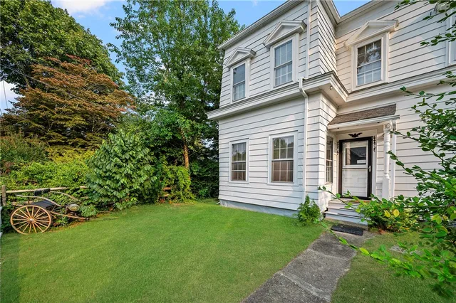 $975,000 | 10 Hendricks Street, South Kingstown, RI 02879