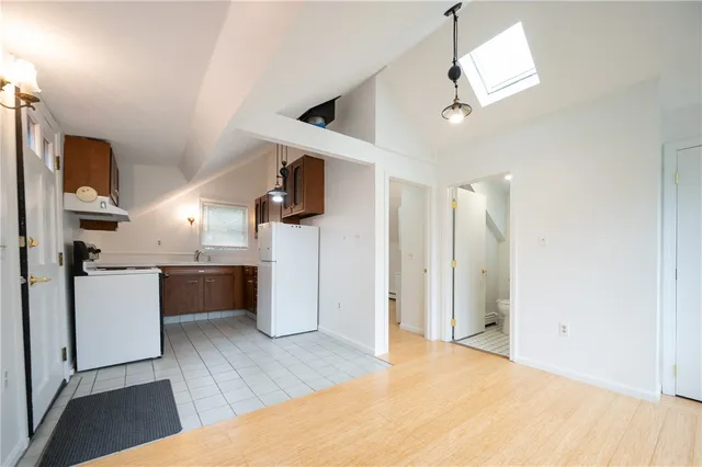 $975,000 | 10 Hendricks Street, South Kingstown, RI 02879