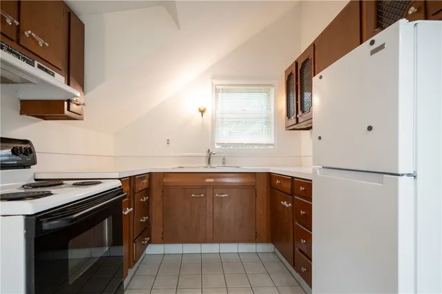 $975,000 | 10 Hendricks Street, South Kingstown, RI 02879