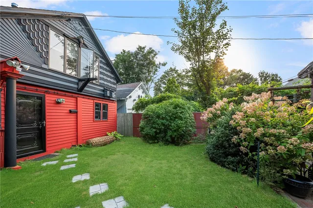 $975,000 | 10 Hendricks Street, South Kingstown, RI 02879